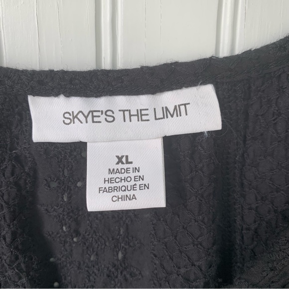 Skye’s the Limit (XL) Black Eyelet Top with shell like buttons and tie in front - Picture 3 of 6